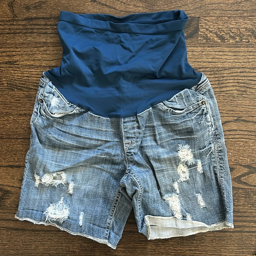 A Pea in the Pod Maternity Shorts